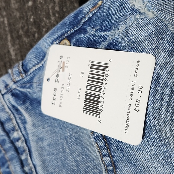 FREE PEOPLE FELTON HIGH-WAISTED DISTRESSED RAW-EDGE ZIP-FLY DENIM JEAN SHORT-NWT - Picture 4 of 12